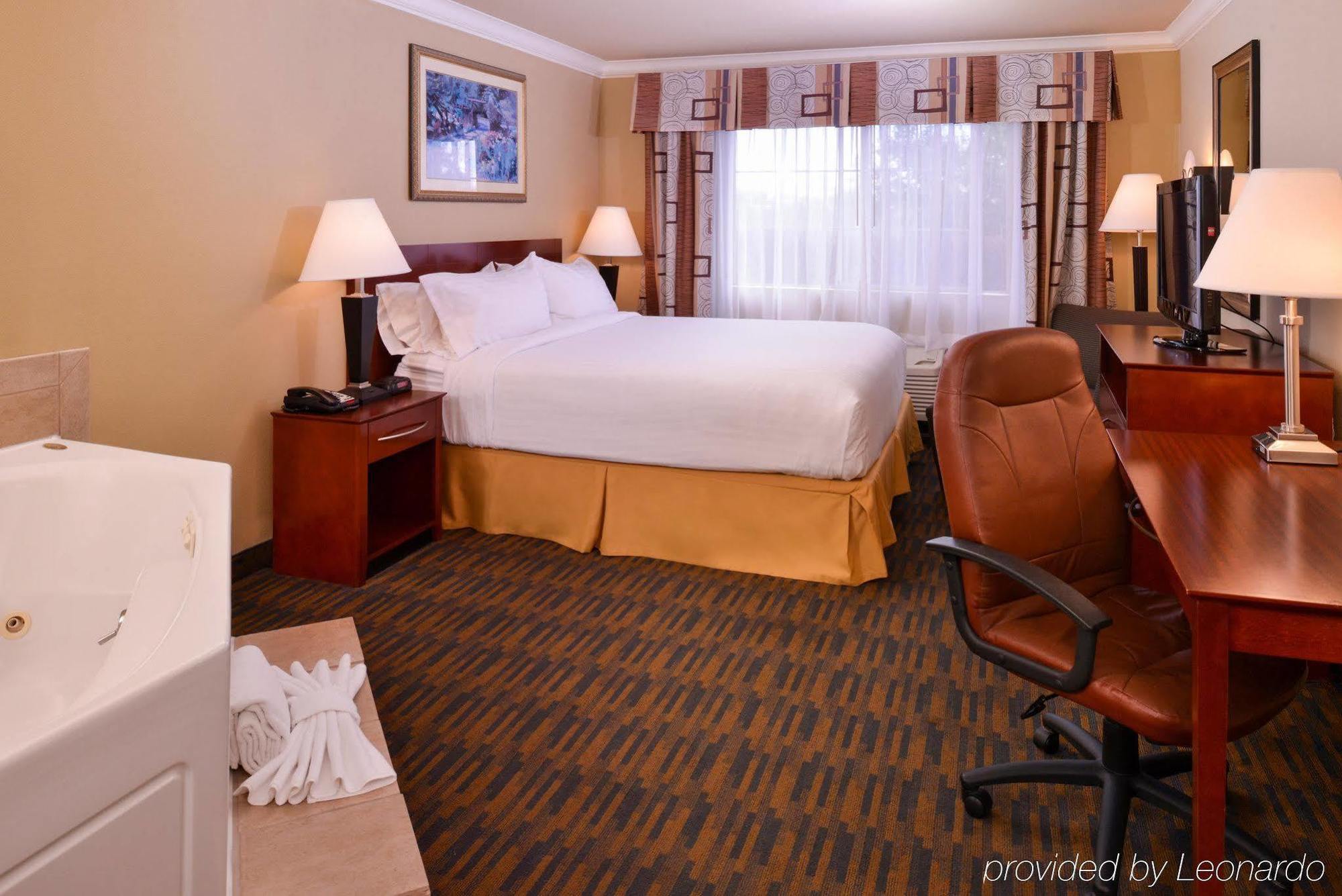 Holiday Inn Express & Suites Watsonville By Ihg Eksteriør billede