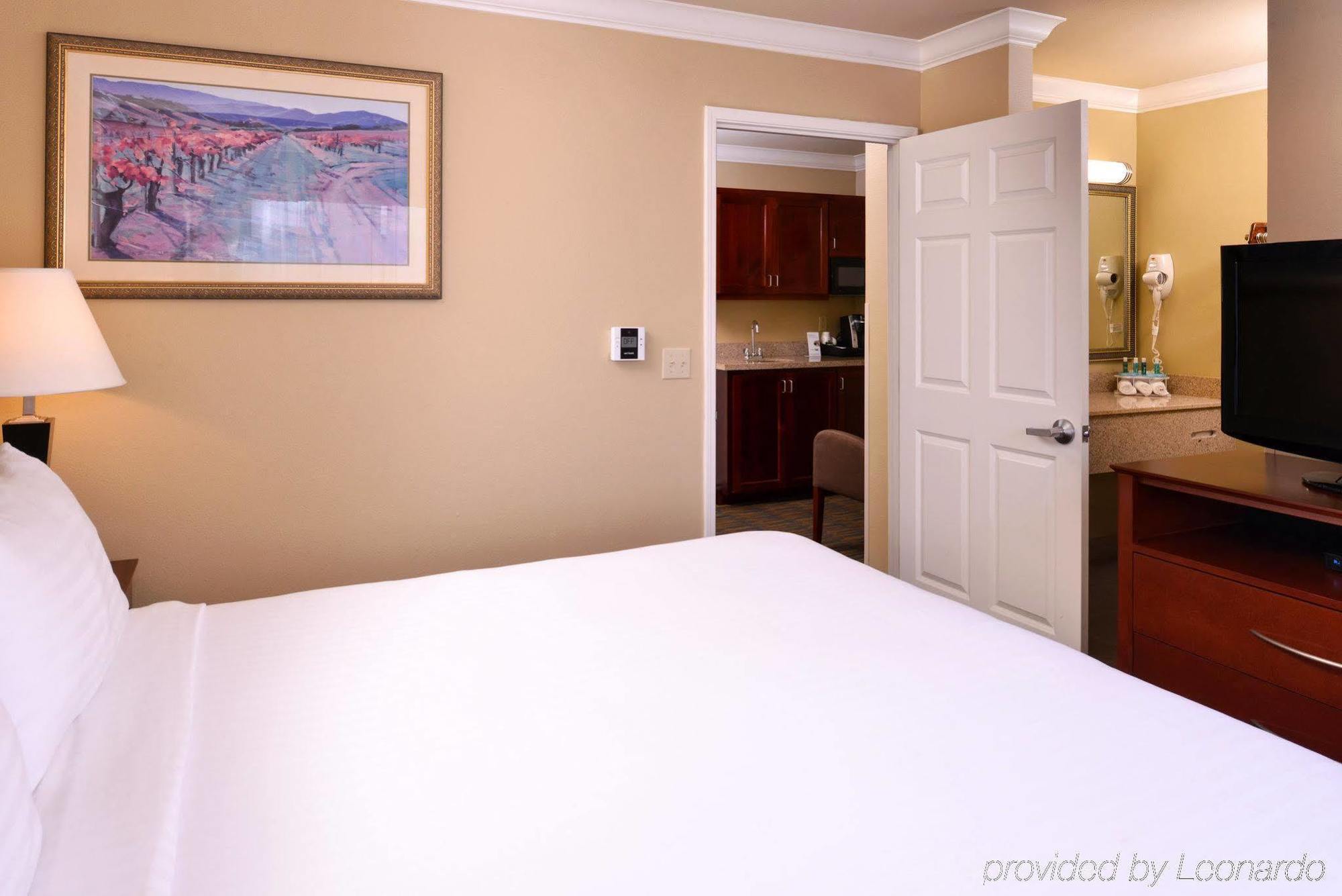 Holiday Inn Express & Suites Watsonville By Ihg Eksteriør billede