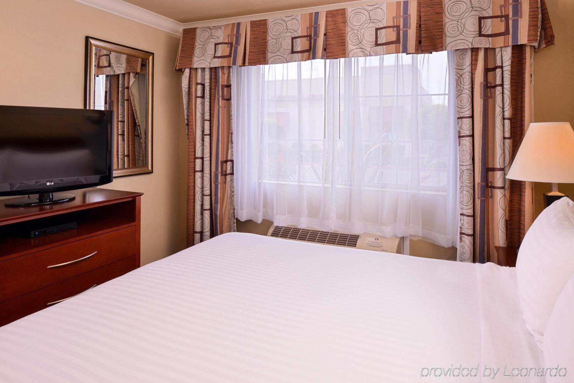 Holiday Inn Express & Suites Watsonville By Ihg Eksteriør billede